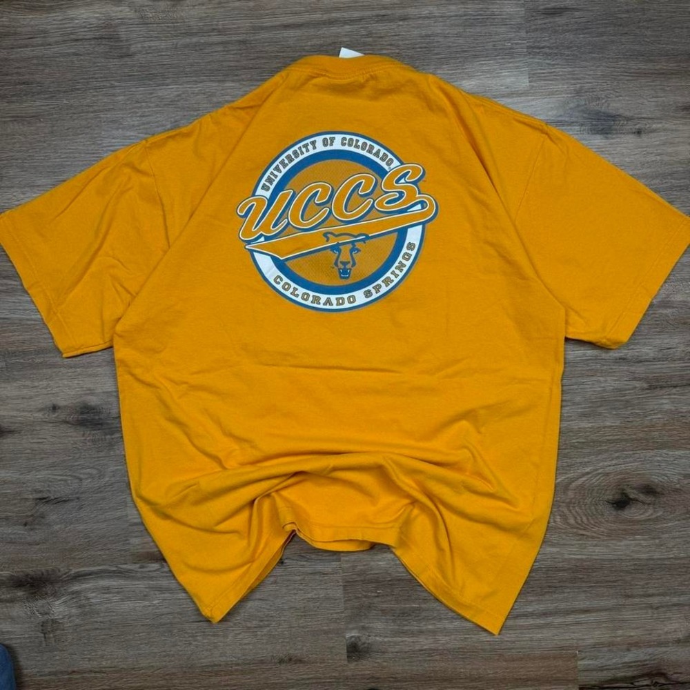 Vintage jansport university of colorado springs UCCS yellow boxy‎ tee